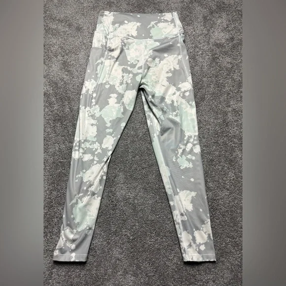 Women’s The North Face active leggings (L) camo - Picture 6 of 10